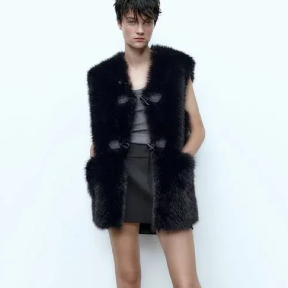 Zara Faux Fur Oversized Vest - Picture 1 of 7